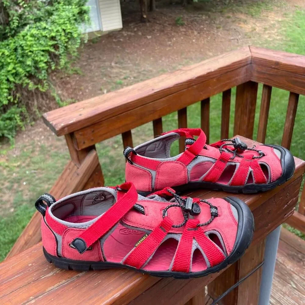 Keen Men's 6 Womens 6.5 Red Waterproof Hiking Sandals